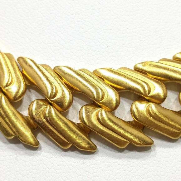 Vintage Monet Gold Plated Wide Chain Choker Necklace Interlocking Links 1980s - Picture 3 of 10